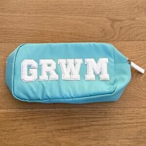 First Aid Beauty - Get Ready With Me Beauty Bag in Teal Blue